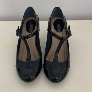 Comfortable black heels